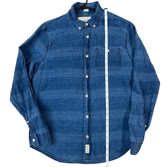 Hollister Blue Casual Button Down Shirt with Plaid Pattern - Picture 3 of 6